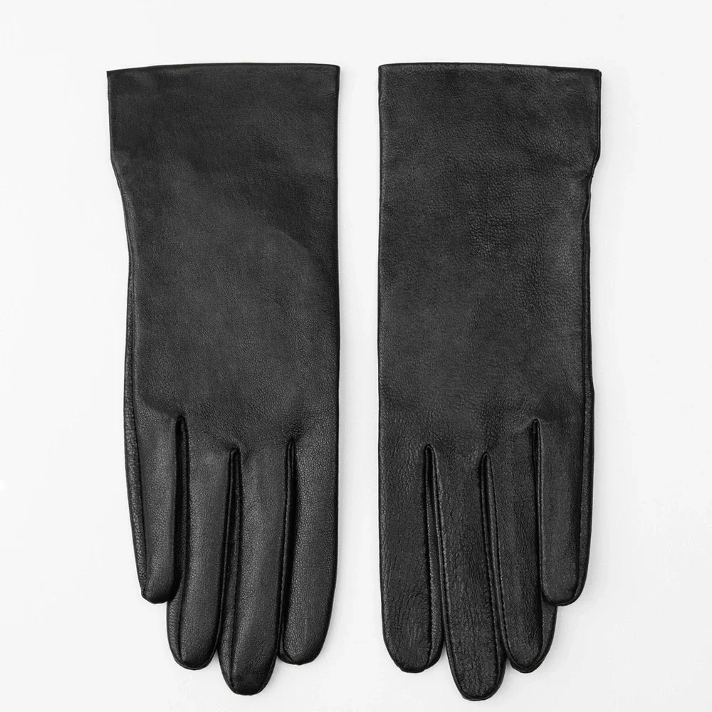 NWOT. Zara Black 100% Leather Gloves.